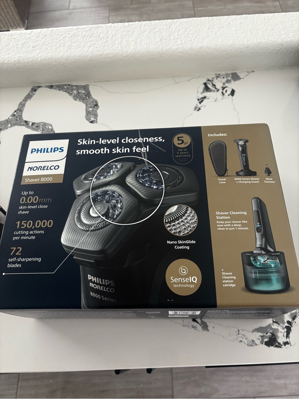 Philips Norelco Shaver 8000 - Navy Blue and Black Packaging